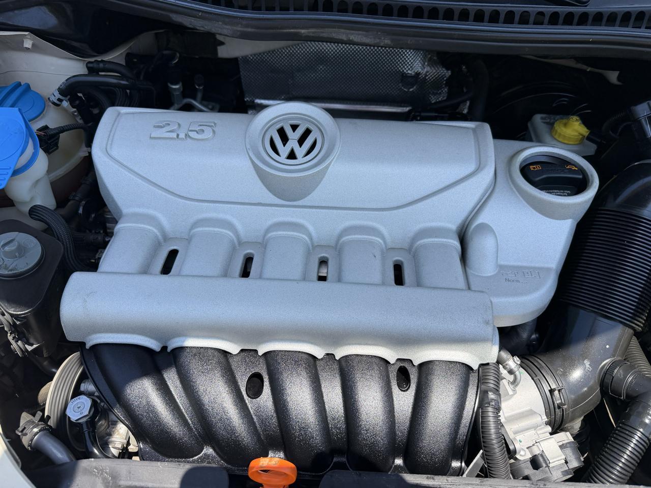 Volkswagen New Beetle 2.5L PZEV Convertible 2010