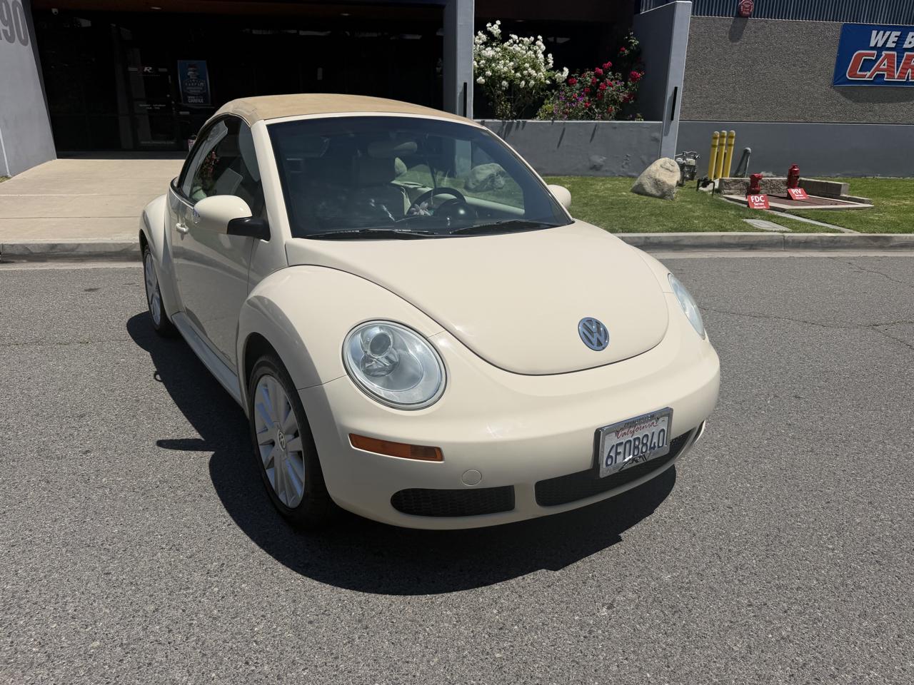 Volkswagen New Beetle 2.5L PZEV Convertible 2010