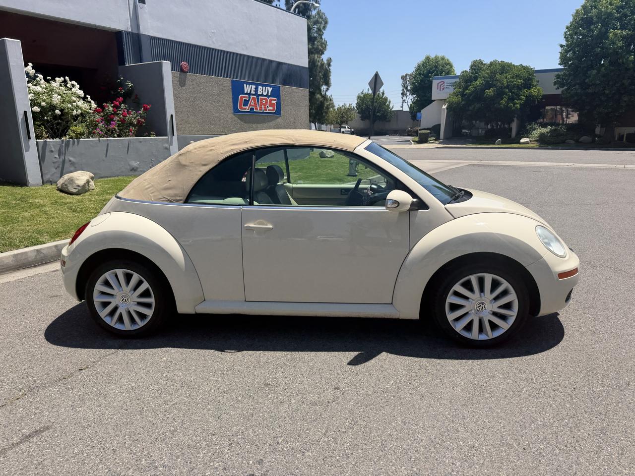 Volkswagen New Beetle 2.5L PZEV Convertible 2010