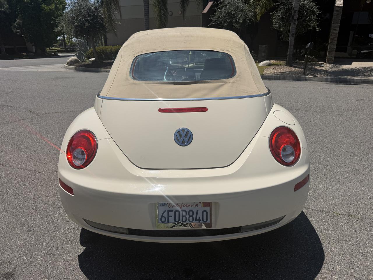 Volkswagen New Beetle 2.5L PZEV Convertible 2010