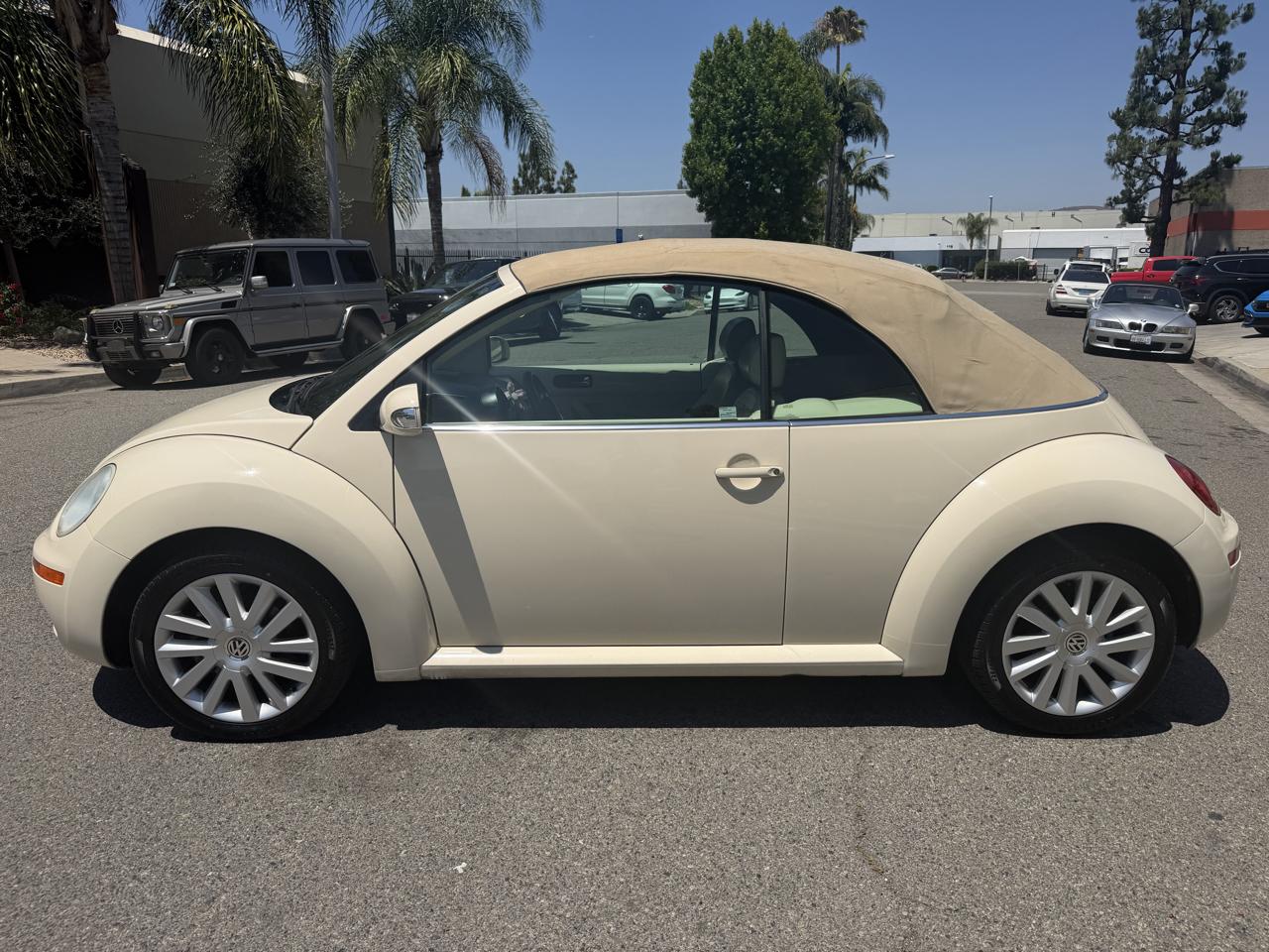 Volkswagen New Beetle 2.5L PZEV Convertible 2010