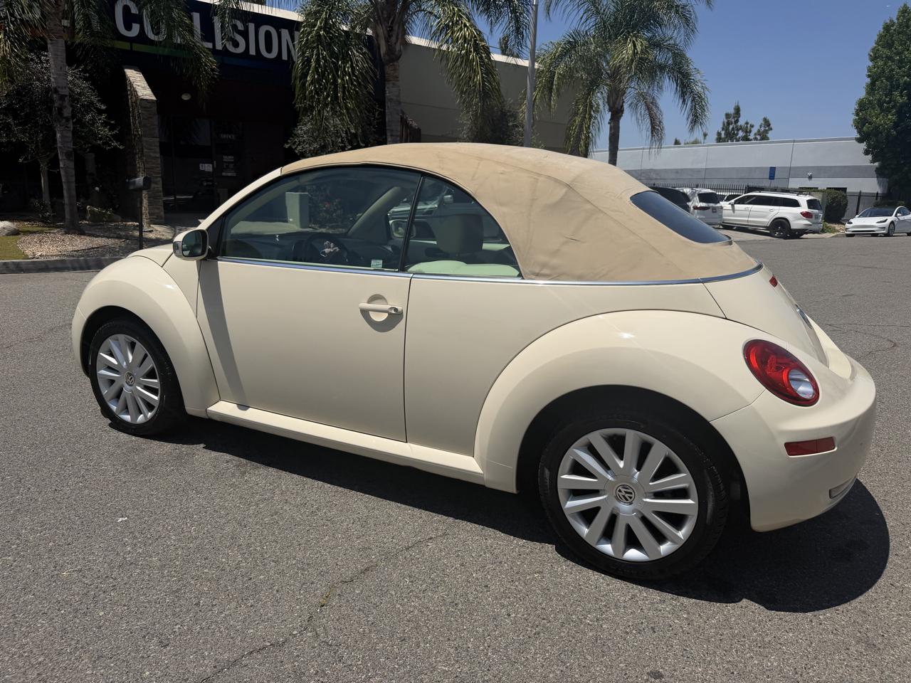 Volkswagen New Beetle 2.5L PZEV Convertible 2010