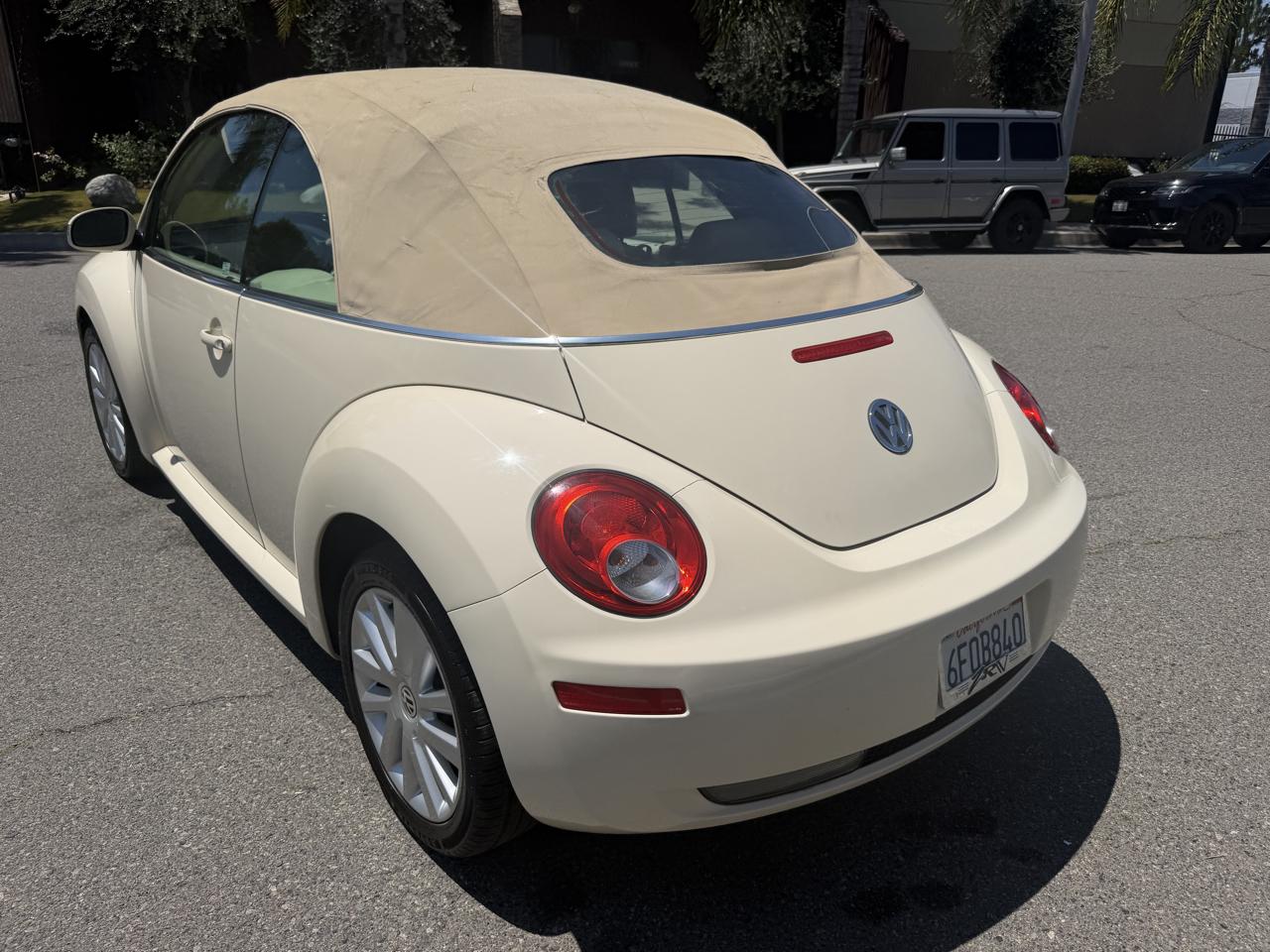 Volkswagen New Beetle 2.5L PZEV Convertible 2010