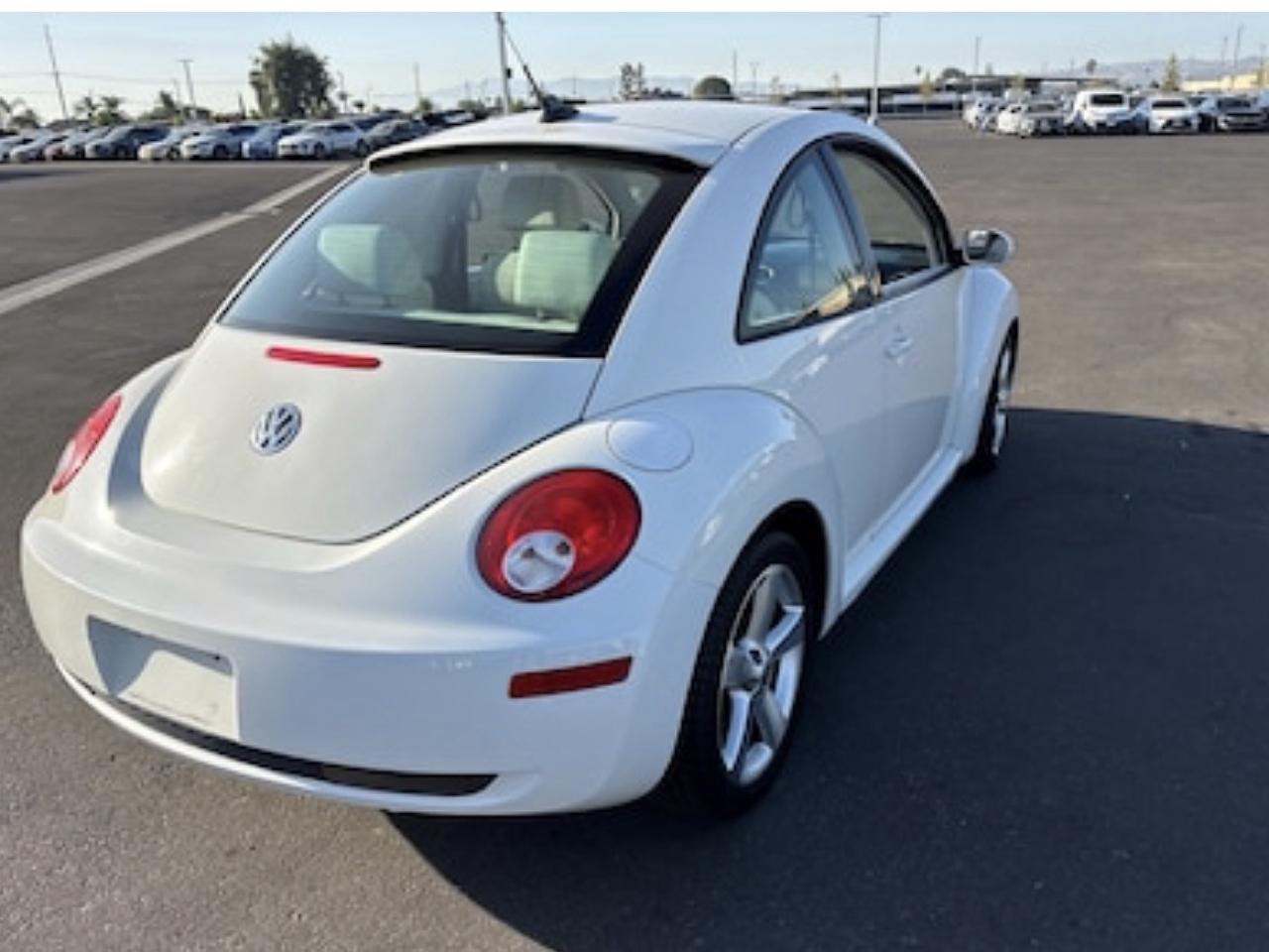 Volkswagen New Beetle Triple White 2008