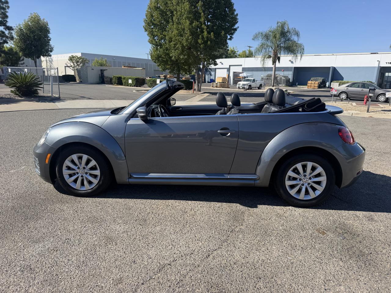 Volkswagen Beetle 2.0T SE Convertible 2018