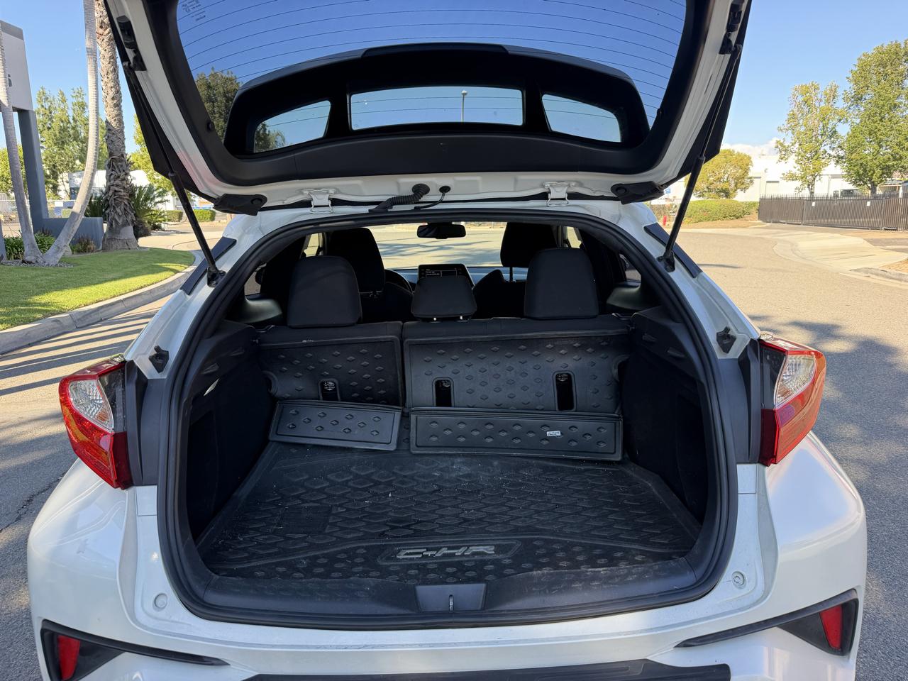 Toyota C-HR LE 2019