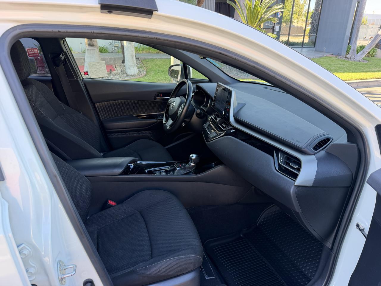 Toyota C-HR LE 2019