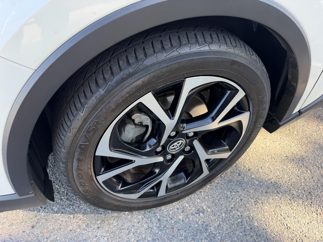 Toyota C-HR LE 2019