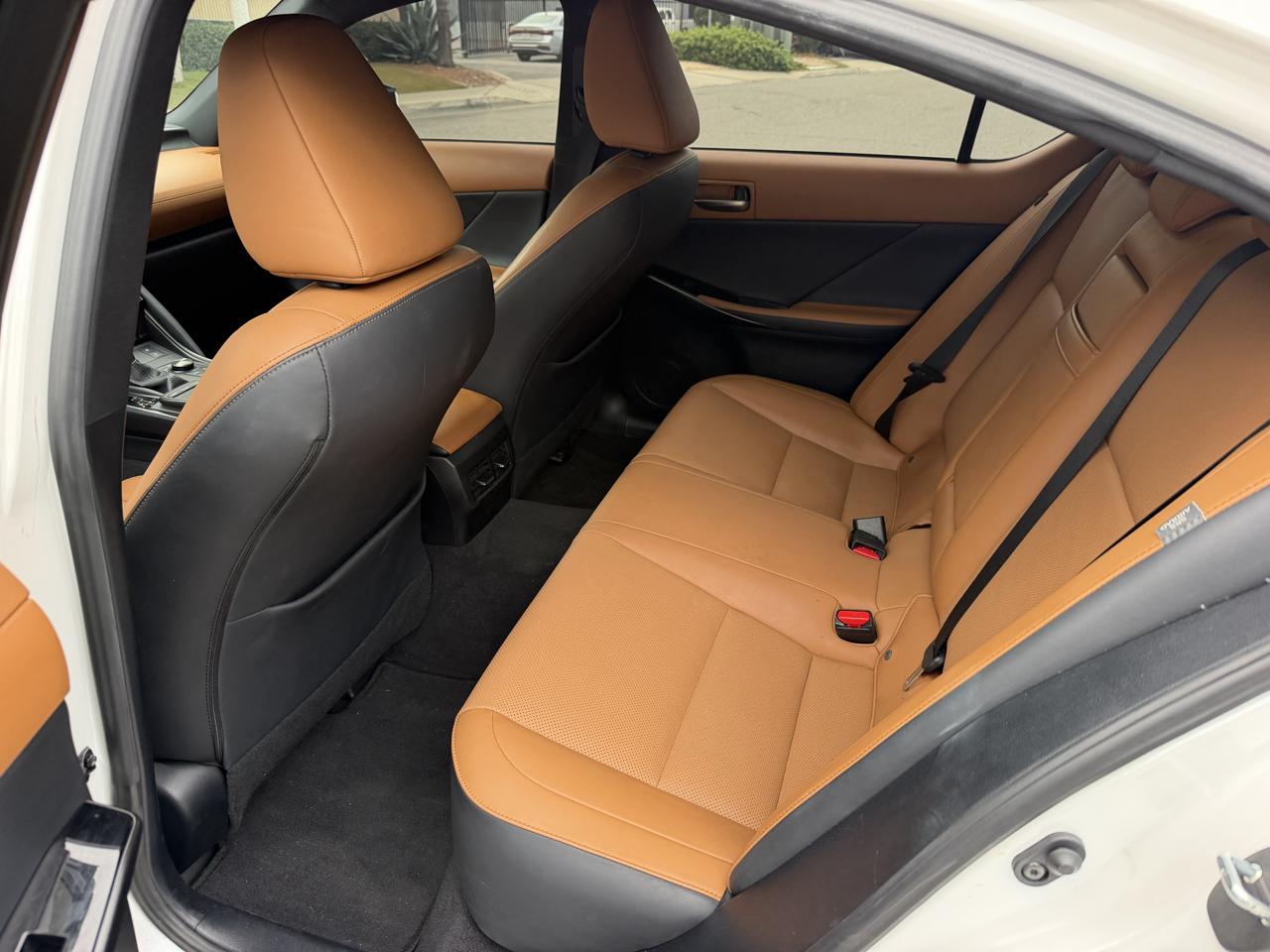 Lexus IS 300 AWD 2021