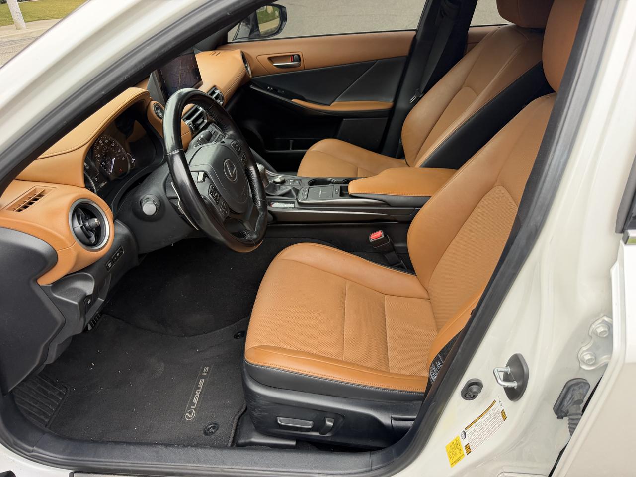 Lexus IS 300 AWD 2021