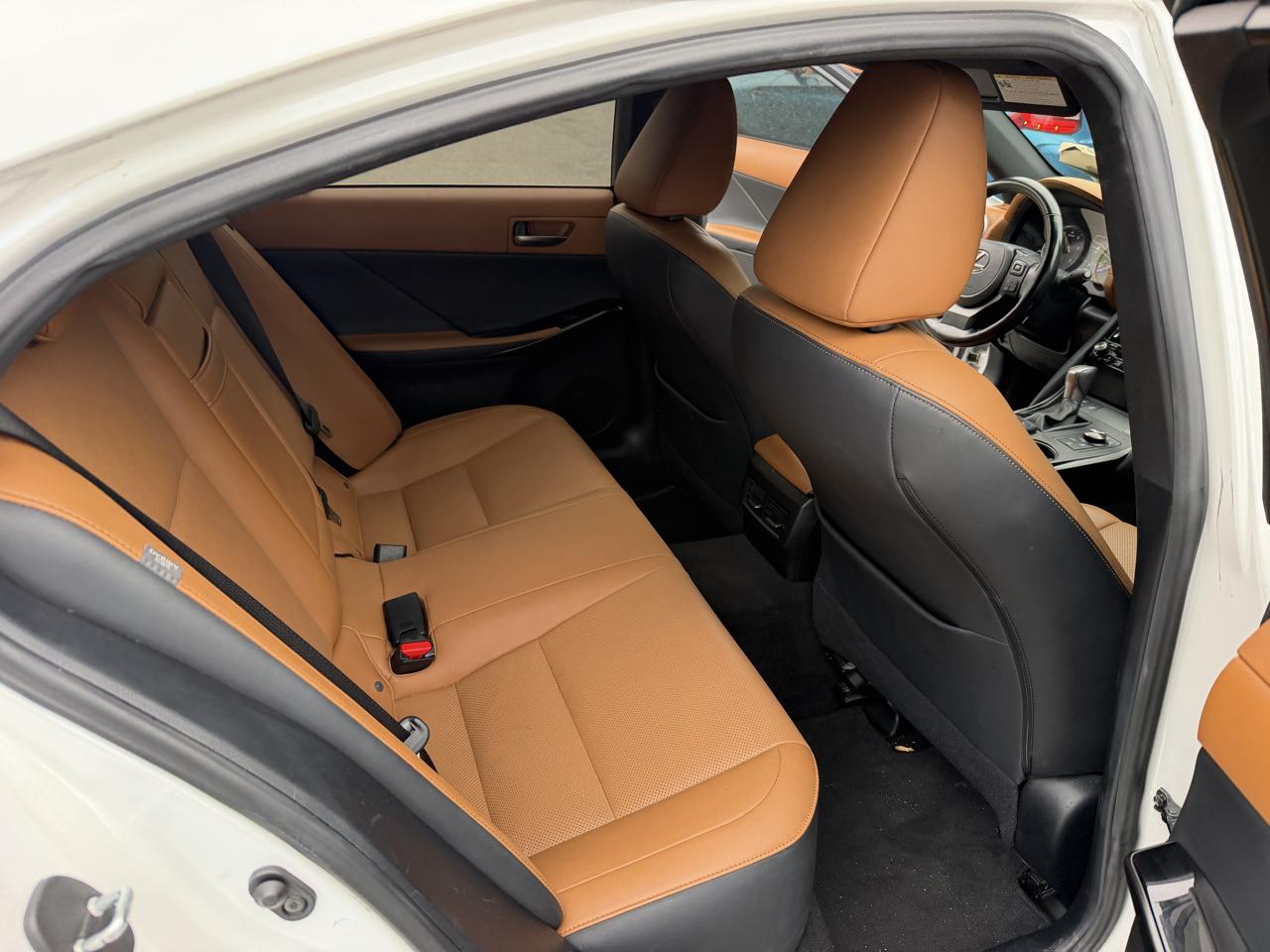 Lexus IS 300 AWD 2021