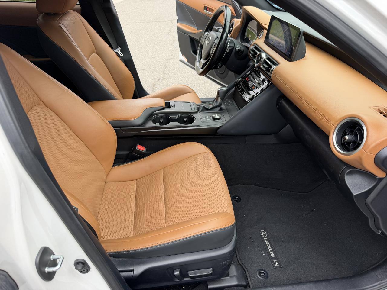 Lexus IS 300 AWD 2021