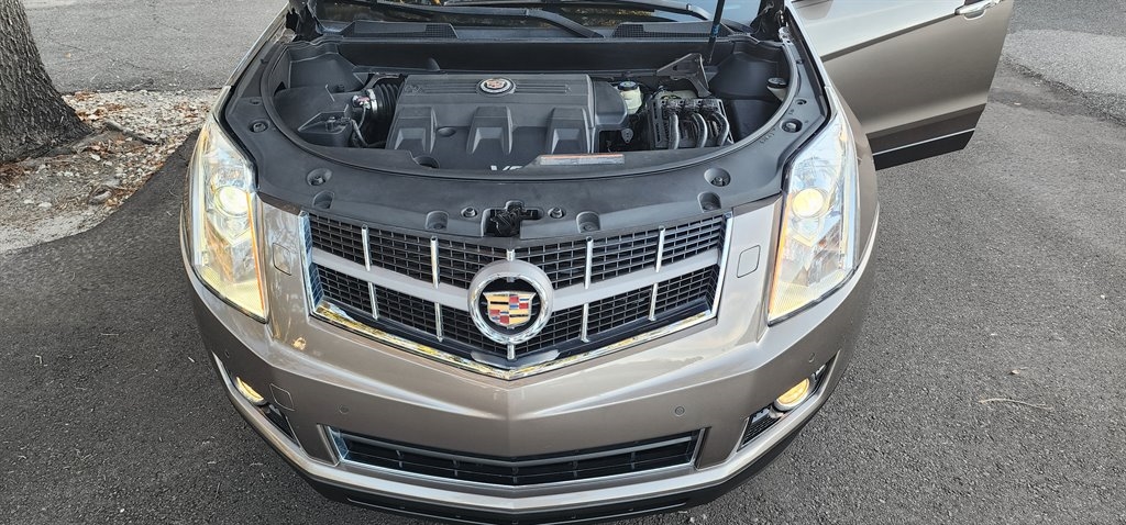 Cadillac SRX FWD 4dr Performance Collection 2011