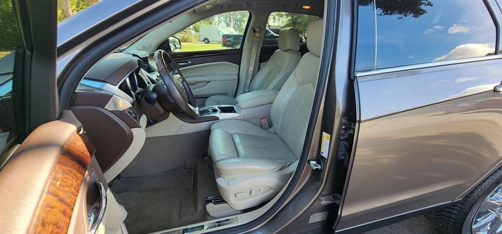 Cadillac SRX FWD 4dr Performance Collection 2011