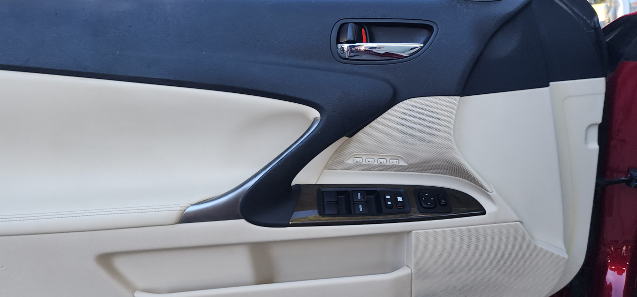 Lexus IS 250C 2dr Conv Auto 2010