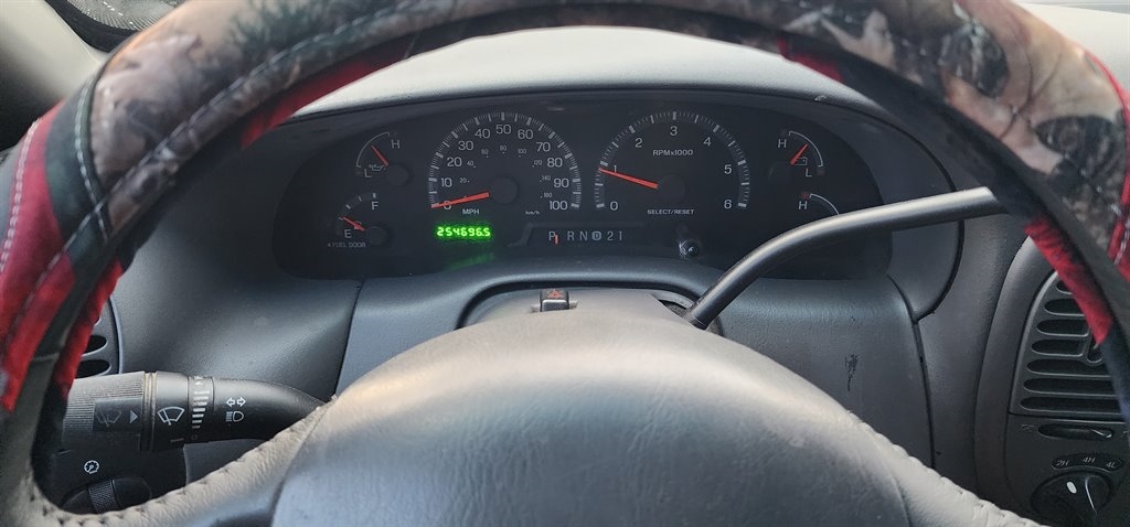 Ford F-150 SuperCrew Crew Cab 139" Lariat 4WD 2001