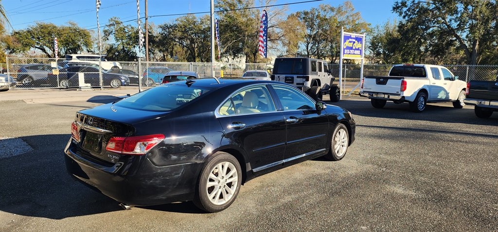 Lexus ES 350 4dr Sdn 2010