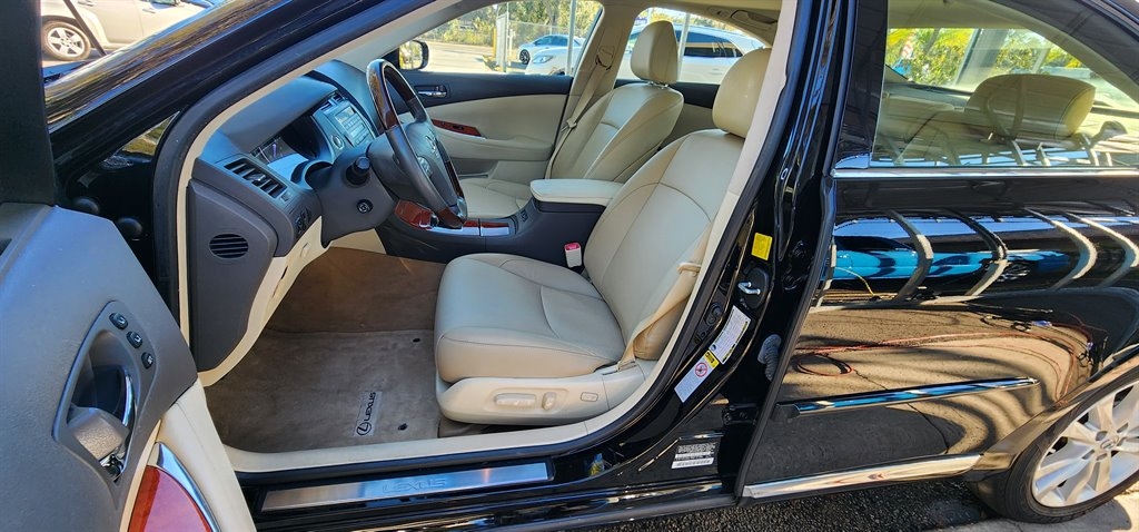 Lexus ES 350 4dr Sdn 2010