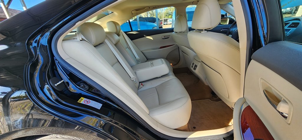 Lexus ES 350 4dr Sdn 2010