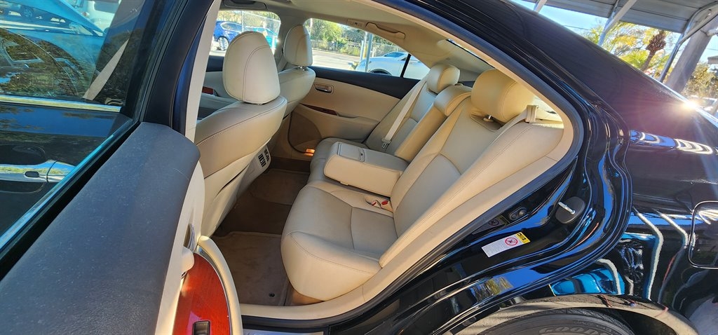 Lexus ES 350 4dr Sdn 2010