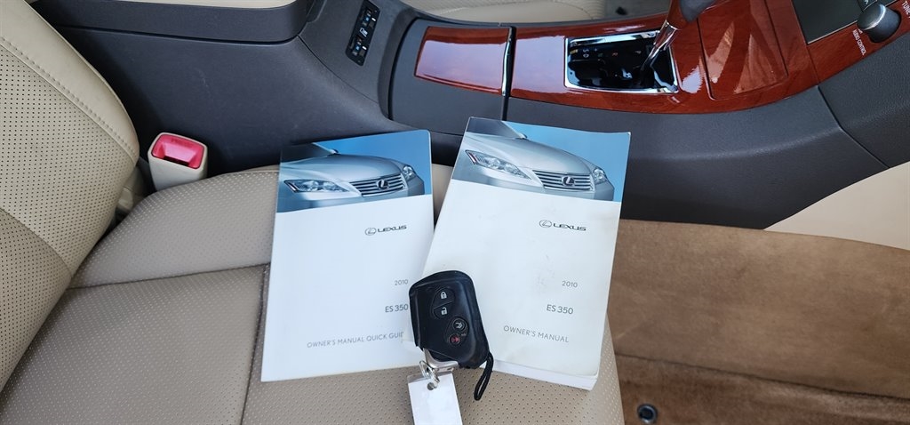 Lexus ES 350 4dr Sdn 2010