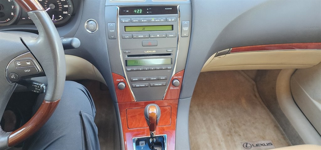 Lexus ES 350 4dr Sdn 2010