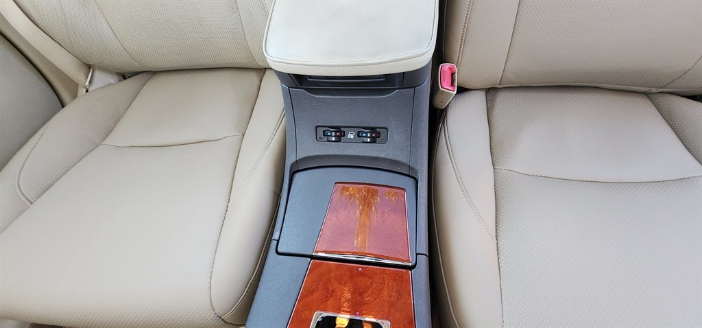 Lexus ES 350 4dr Sdn 2010