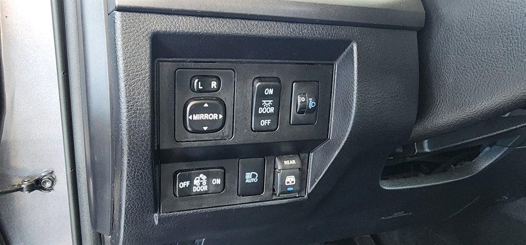 Toyota Tundra 2WD SR5 CrewMax 5.5' Bed 5.7L (Natl) 2018