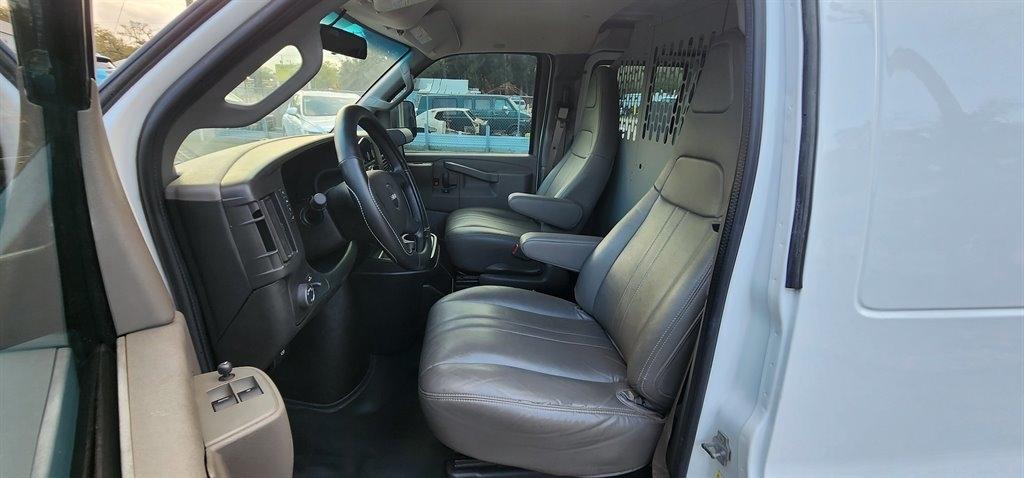 GMC Savana Cargo Van RWD 2500 135" 2016