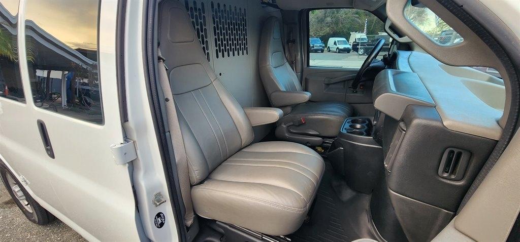 GMC Savana Cargo Van RWD 2500 135" 2016