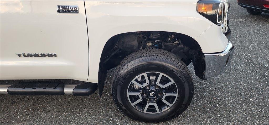 Toyota Tundra 4WD Truck CrewMax 5.7L FFV V8 6-Spd AT SR5 (Natl) 2014