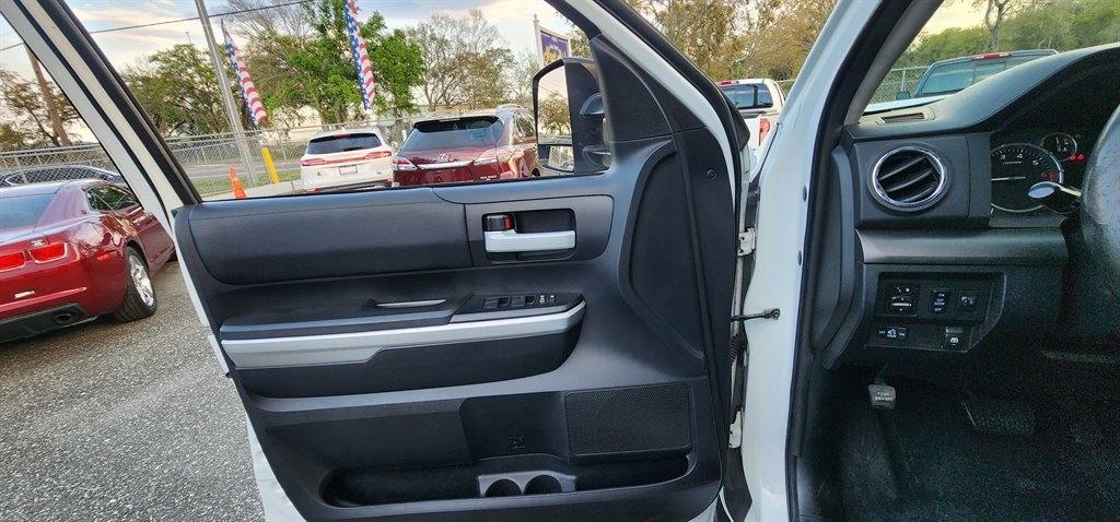 Toyota Tundra 4WD Truck CrewMax 5.7L FFV V8 6-Spd AT SR5 (Natl) 2014