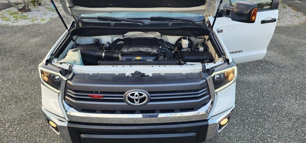 Toyota Tundra 4WD Truck CrewMax 5.7L FFV V8 6-Spd AT SR5 (Natl) 2014