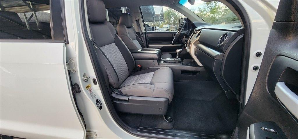 Toyota Tundra 4WD Truck CrewMax 5.7L FFV V8 6-Spd AT SR5 (Natl) 2014