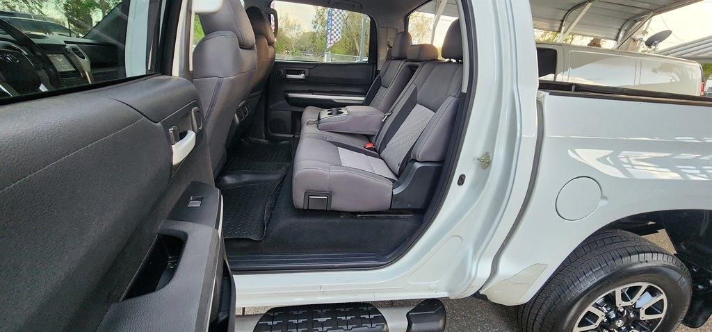 Toyota Tundra 4WD Truck CrewMax 5.7L FFV V8 6-Spd AT SR5 (Natl) 2014