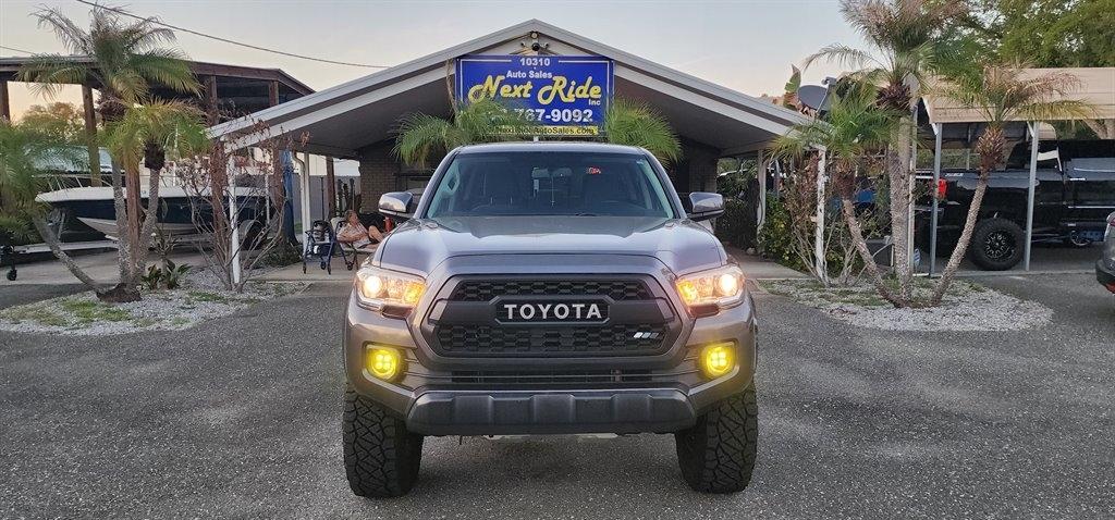 Toyota Tacoma SR5 Double Cab 5' Bed V6 4x4 AT (Natl) 2017