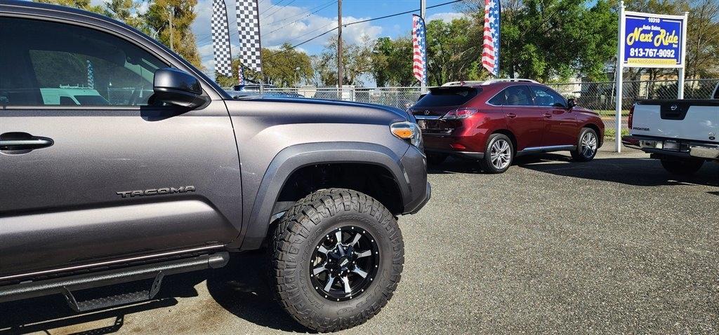 Toyota Tacoma SR5 Double Cab 5' Bed V6 4x4 AT (Natl) 2017