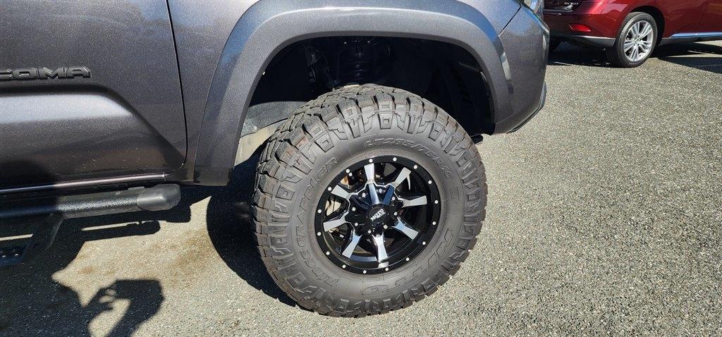 Toyota Tacoma SR5 Double Cab 5' Bed V6 4x4 AT (Natl) 2017