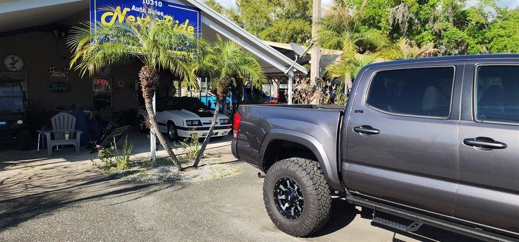 Toyota Tacoma SR5 Double Cab 5' Bed V6 4x4 AT (Natl) 2017
