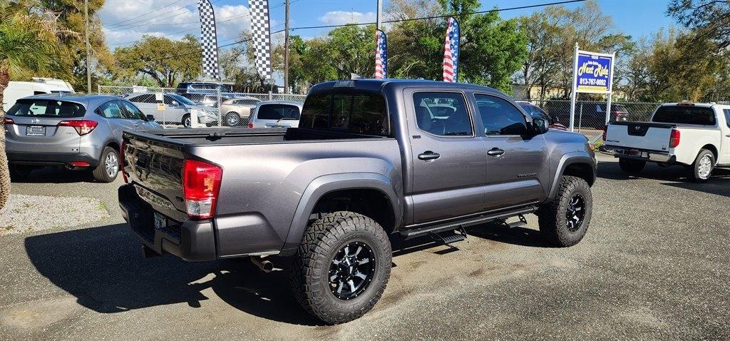 Toyota Tacoma SR5 Double Cab 5' Bed V6 4x4 AT (Natl) 2017