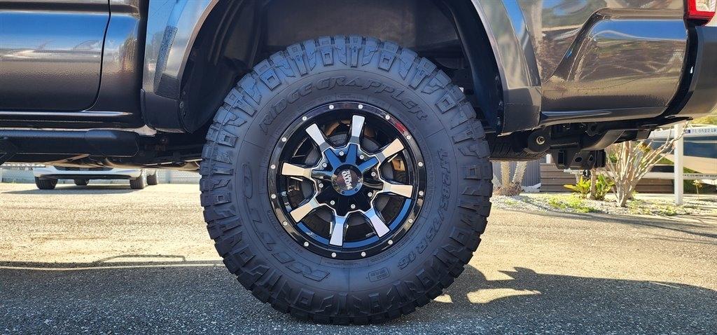 Toyota Tacoma SR5 Double Cab 5' Bed V6 4x4 AT (Natl) 2017