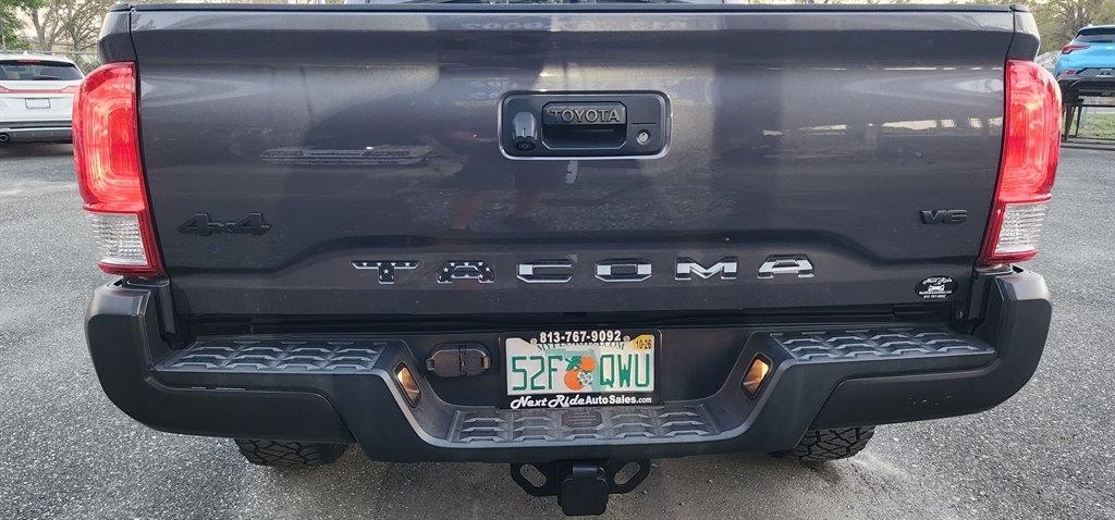 Toyota Tacoma SR5 Double Cab 5' Bed V6 4x4 AT (Natl) 2017