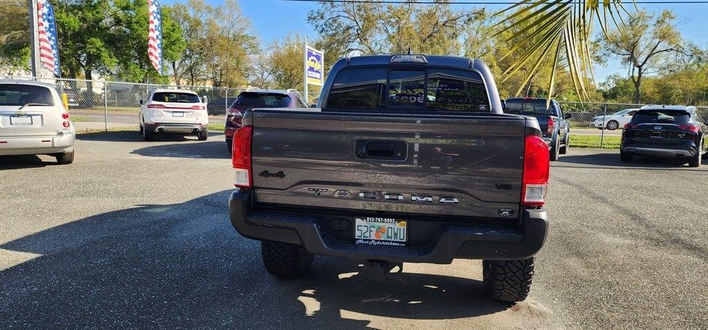 Toyota Tacoma SR5 Double Cab 5' Bed V6 4x4 AT (Natl) 2017