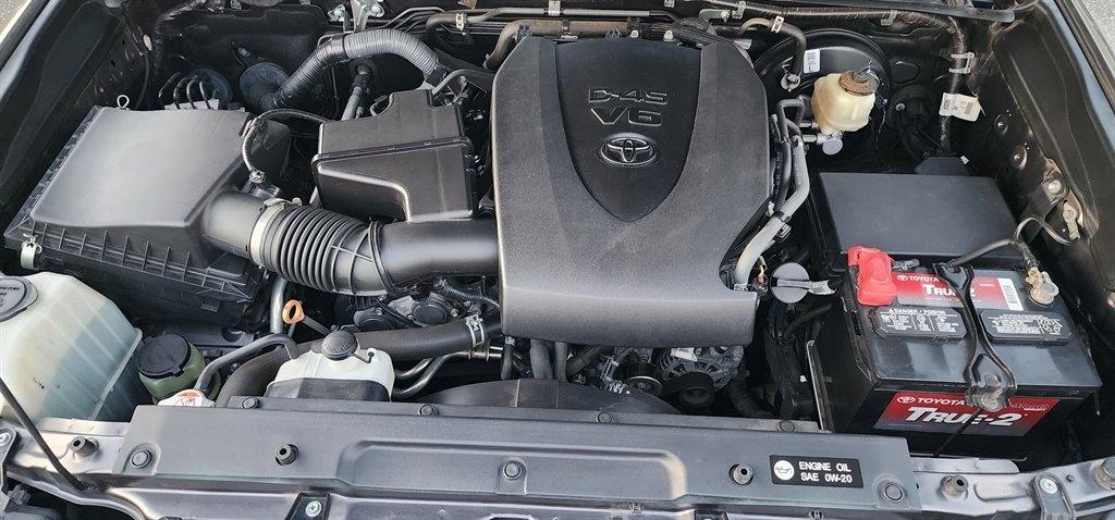 Toyota Tacoma SR5 Double Cab 5' Bed V6 4x4 AT (Natl) 2017