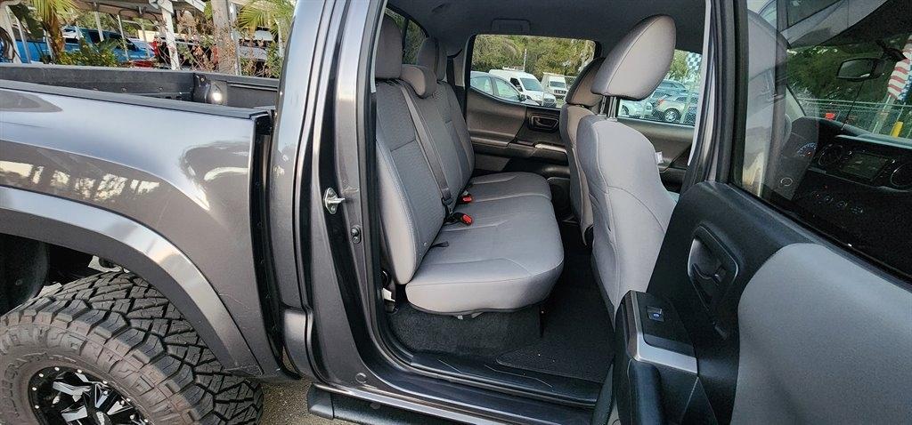 Toyota Tacoma SR5 Double Cab 5' Bed V6 4x4 AT (Natl) 2017