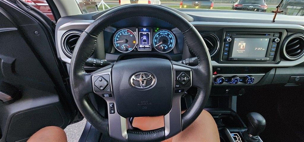 Toyota Tacoma SR5 Double Cab 5' Bed V6 4x4 AT (Natl) 2017