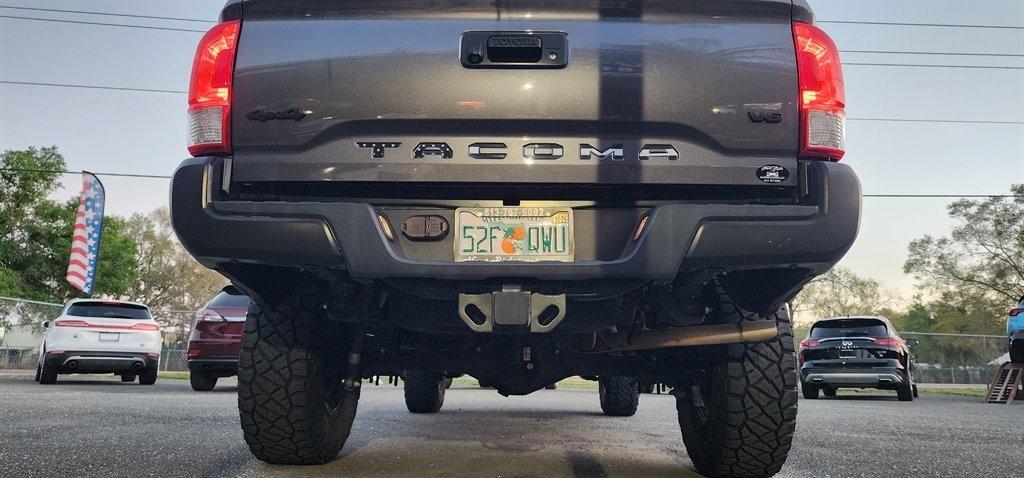 Toyota Tacoma SR5 Double Cab 5' Bed V6 4x4 AT (Natl) 2017