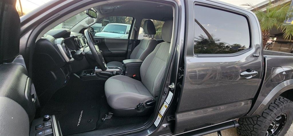 Toyota Tacoma SR5 Double Cab 5' Bed V6 4x4 AT (Natl) 2017