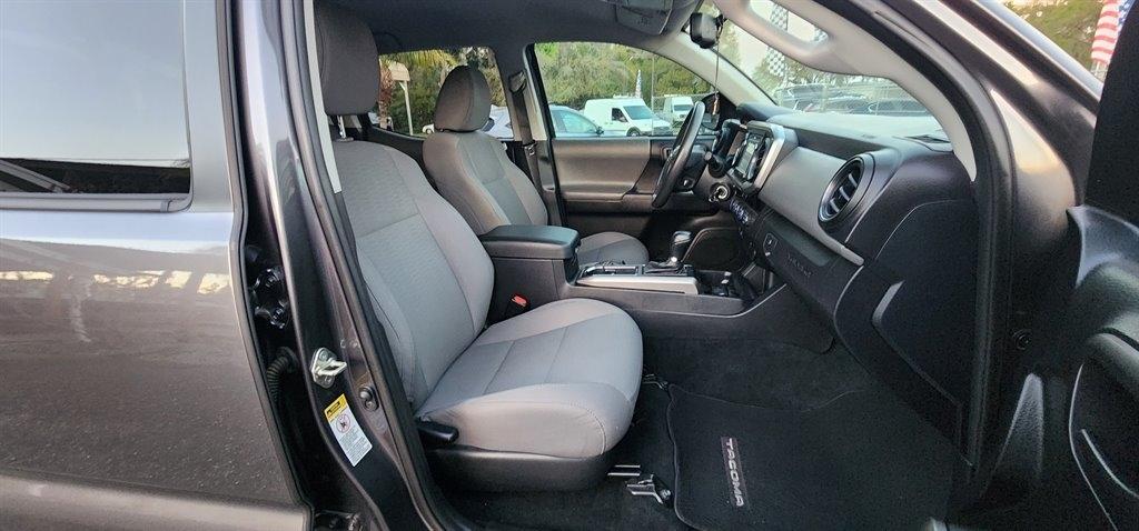 Toyota Tacoma SR5 Double Cab 5' Bed V6 4x4 AT (Natl) 2017