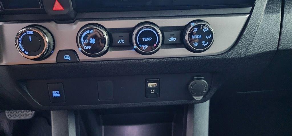 Toyota Tacoma SR5 Double Cab 5' Bed V6 4x4 AT (Natl) 2017